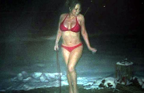 Mariah Carey no suelta el bikini ni para ir a la nieve