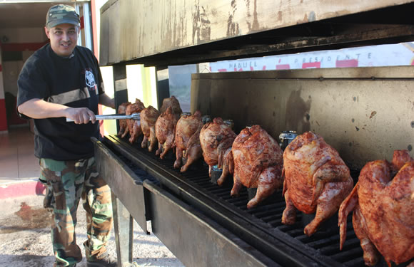Basado en la idea del llamado Pollo Violado de Monterrey