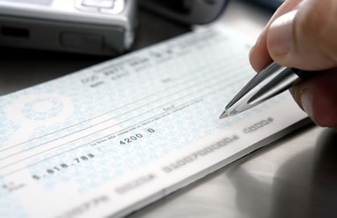 Cobrar un cheque al portador ya no será lo mismo