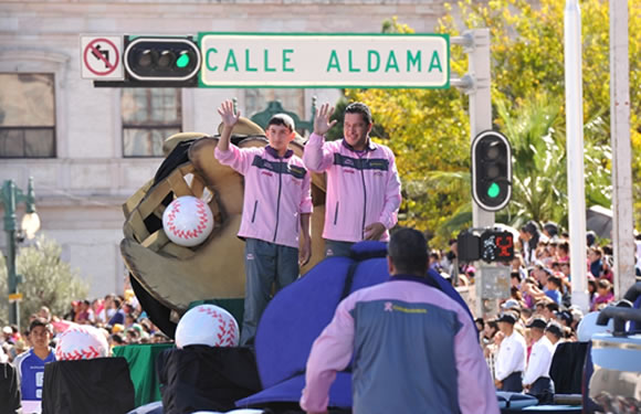Saludan beisbolistas