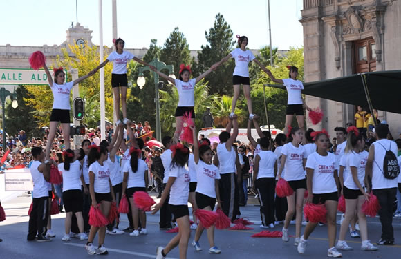Realizan acrobacias