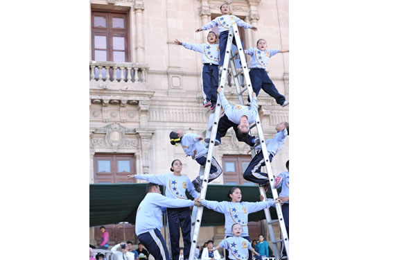 Niños acrobáticos