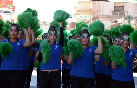 Con sus pompones verdes