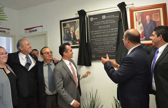 Develan placa