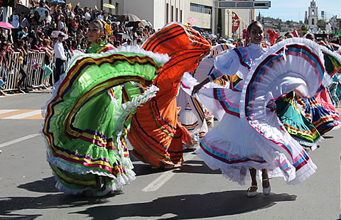 Bailables típicos de México presentes en el desfile revolucionario 