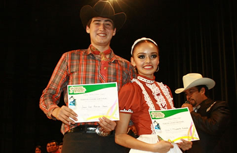 Jesús Alarcón y Cristina Miramontes, ganadores del tercer lugar juvenil