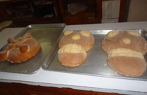 Empiezan panaderías con elaboración y venta de pan de muerto