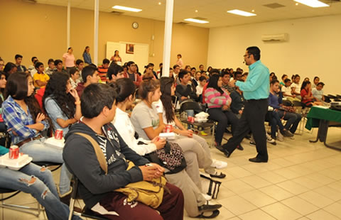 Imparte Cecade conferencia Vivir con Libertad