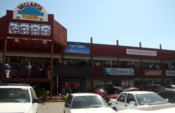 Hasta la planta alta de la plaza