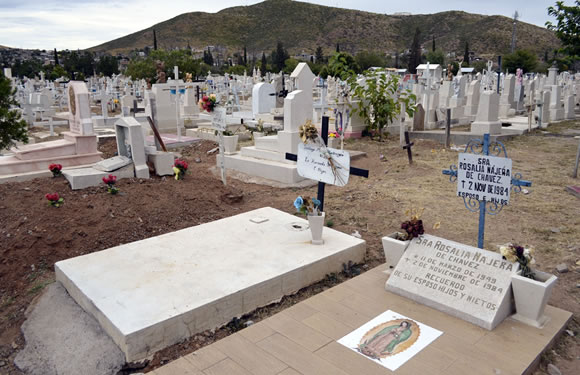 Dona Grupo Monumentero de Chihuahua 4 lápidas para la