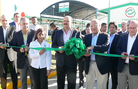 Lo acompañaron el presidente municipal Murguía y el alcalde electo