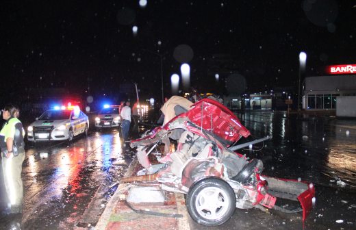 Aparatoso choque en mustang deja un muerto