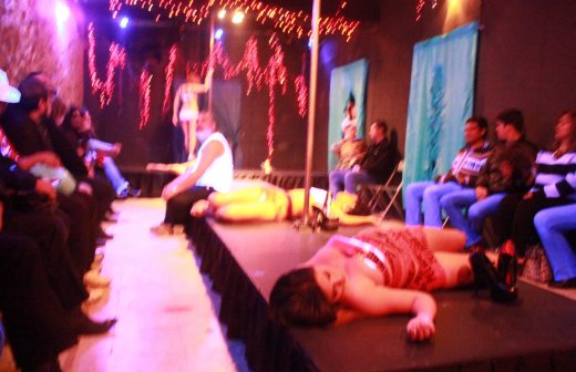 Presentan obra teatral Table Dance