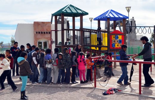 Entregan 3 mil juguetes a niños rarámuri en las Barrancas del Cobre