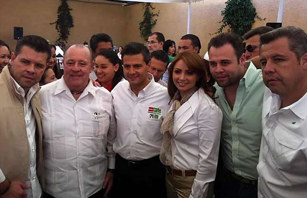 Los hermanos y su padre con EPN y Ángelica Rivera