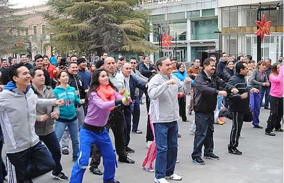 Reaparece Marlene Calderón, del clan Trevi, como instructora de zumba en la alcaldía
