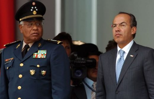 Checa la Biblia militar de la guerra de Calderón