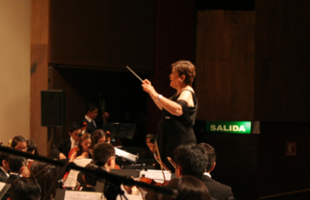 Bajo la batuta de la maestra Lupita Rico