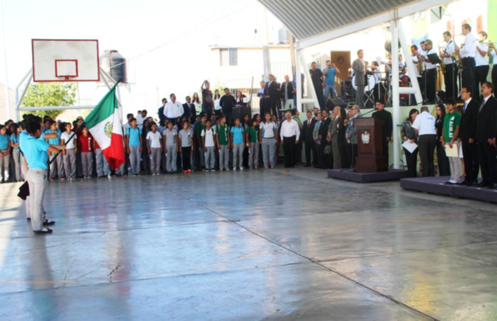 Agradeció la visita Isidro González, subdirector del plantel