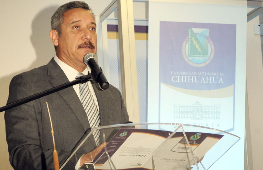 El Rector Enrique Seáñez