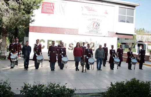 Van escolta y banda de guerra del Cbtis 122 al nacional de Los Mochis