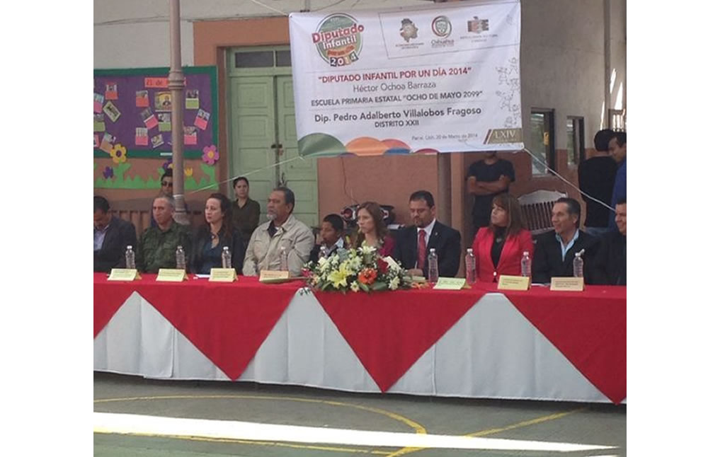 Fernando Herrera y el diputado Pedro Villalobos en la escuela 8 de Mayo