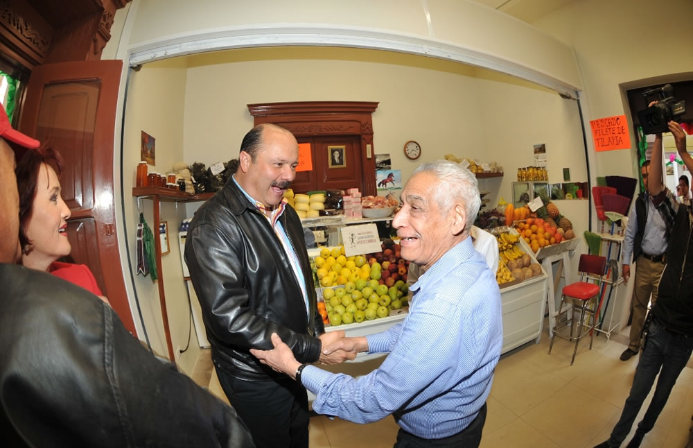 Saludó a los comerciantes