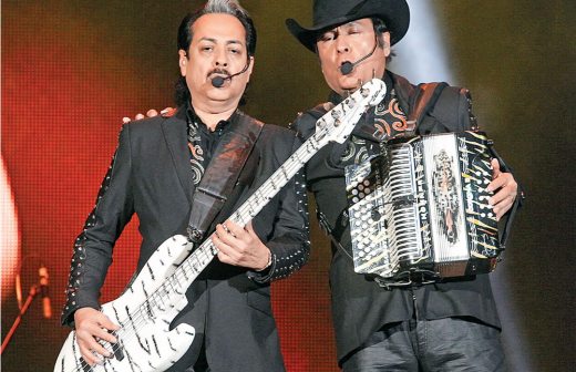 Los Tigres del Norte saltan la cerca en el Vive Latino