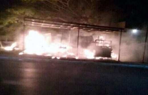 Incendian tres negocios durante noche de balaceras en Tampico