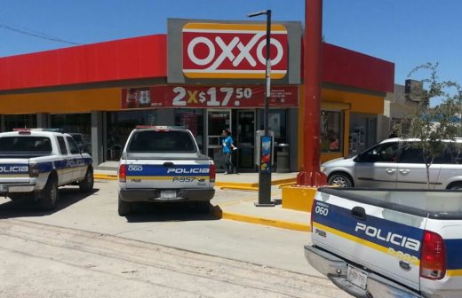 Activan alarma de Oxxo por tipo que amenazó al encargado