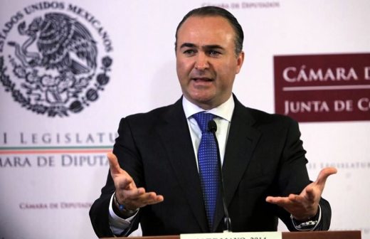 Recibe esposa del diputado Villarreal 7 mdp