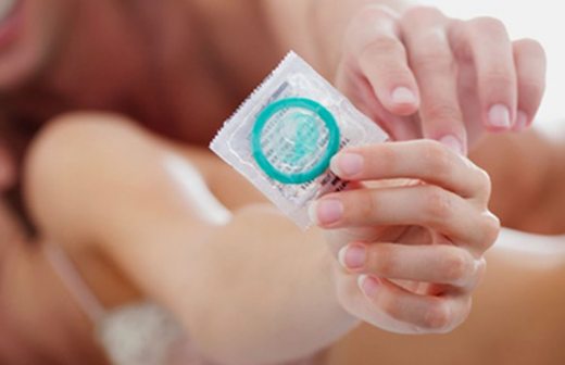 Aprueba California ley que exige uso de preservativos en cine porno