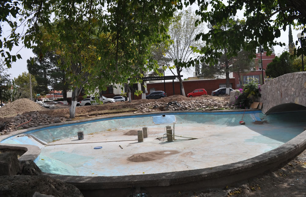 Retiraron piedras de la fuente