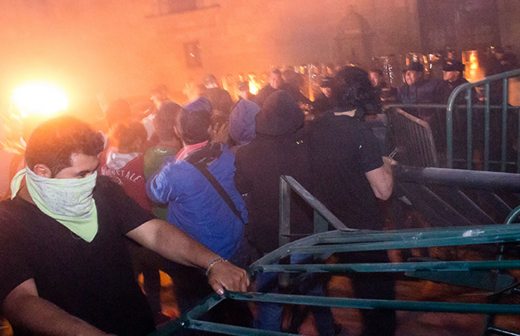 Consigna PGR a 11 detenidos en el Zócalo por actos violentos