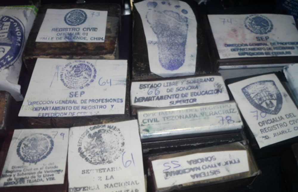 Le pagaban $1,000 por trámite
