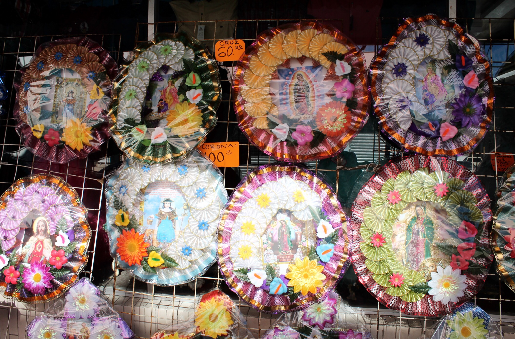 Comienza la venta de coronas de muertos en la cuarta | La Opción de  Chihuahua