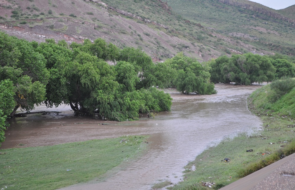 Incrementa considerablemente el caudal del río Sacramento; piden no meterse  | La Opción de Chihuahua