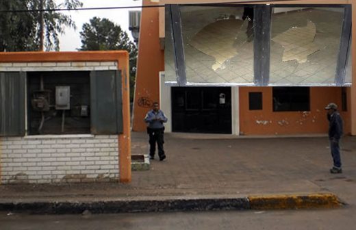 Vuelven a quebrar vidrios del gimnasio municipal de Aldama