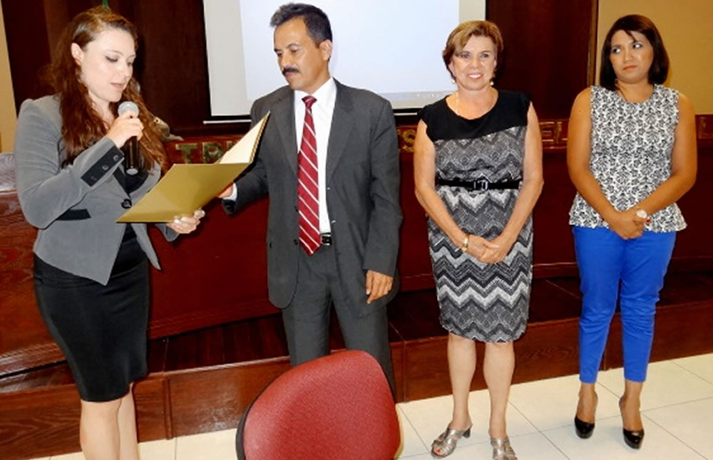 Entregan reconocimiento a Neaves