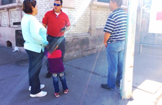 Chofer de urbano cierra puerta y golpea a niña de tres años