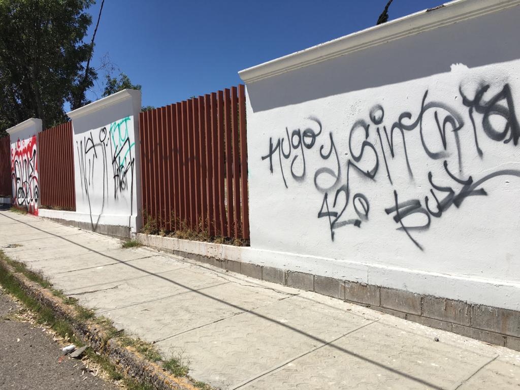 Una de las bardas dañadas