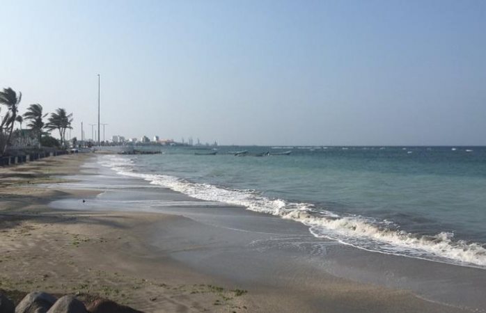 Sin turistas, mar del puerto de Veracruz se torna azul turquesa