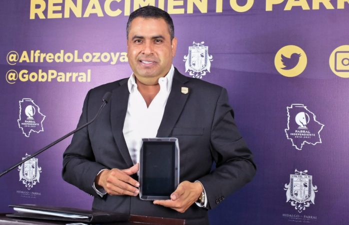 En Parral se dotará de tablets a estudiantes de menos recursos: lozoya