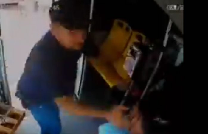 Policía cachetea a chofer de urbano en culiacán (VIDEO)