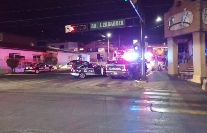 Chocan en el semáforo de la Zaragoza y Juan Rangel