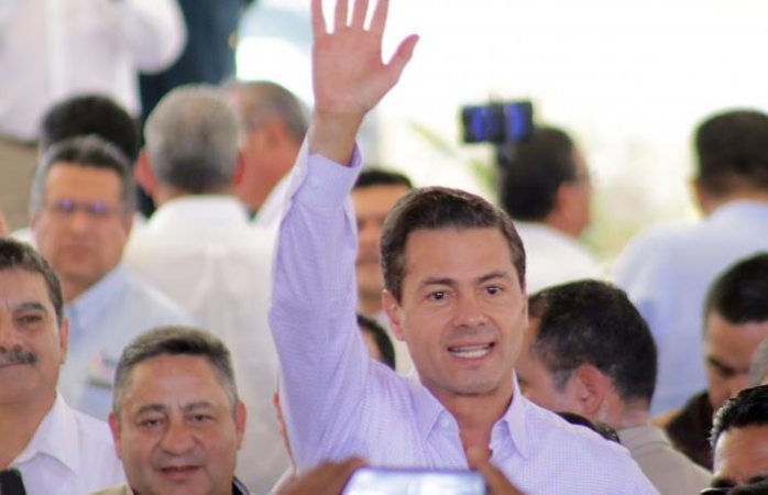 Proponen a peña nieto para la medalla belisario domínguez