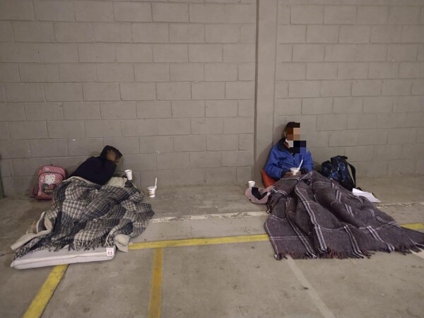 Se resguardaron de las bajas temperaturas de este viernes