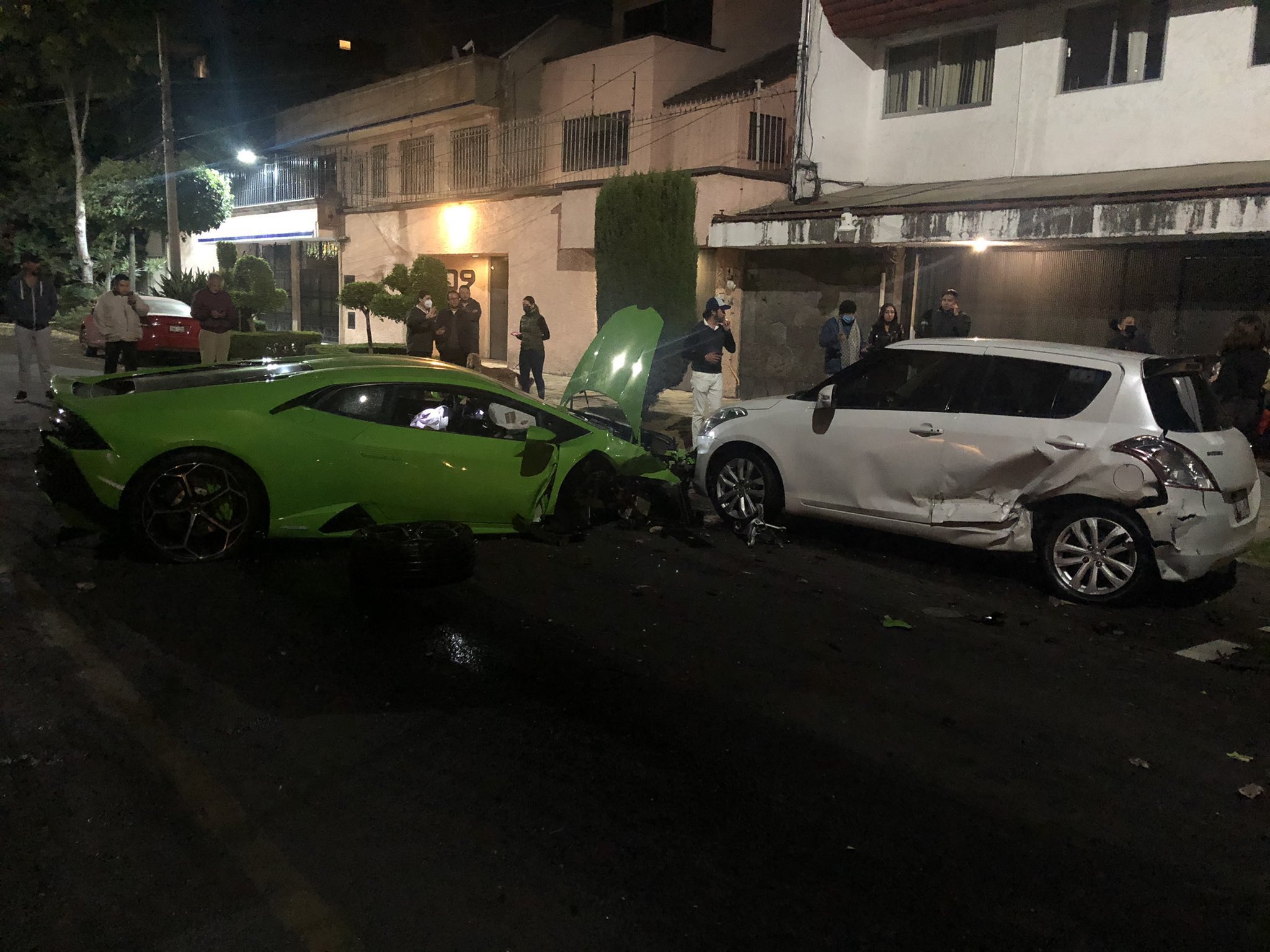 Abandonó el auto chocado