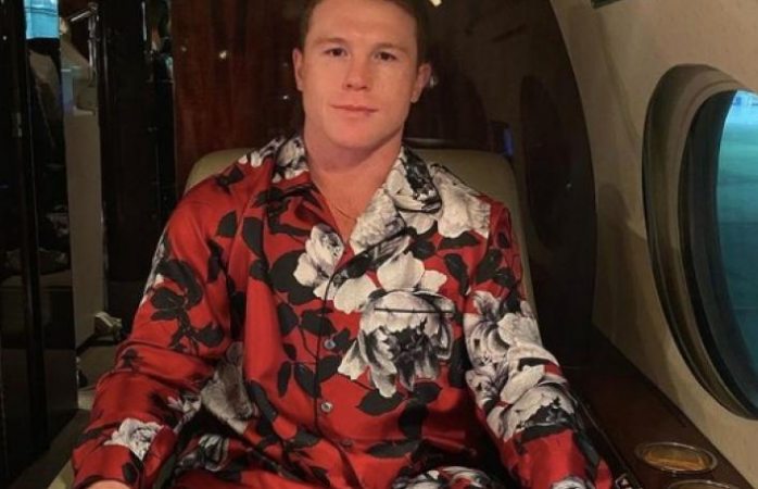 Canelo Álvarez llega a Houston con pijama de $40 mil pesos