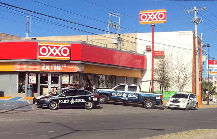 Pegan asaltantes a oxxo de villas del real La Opción de